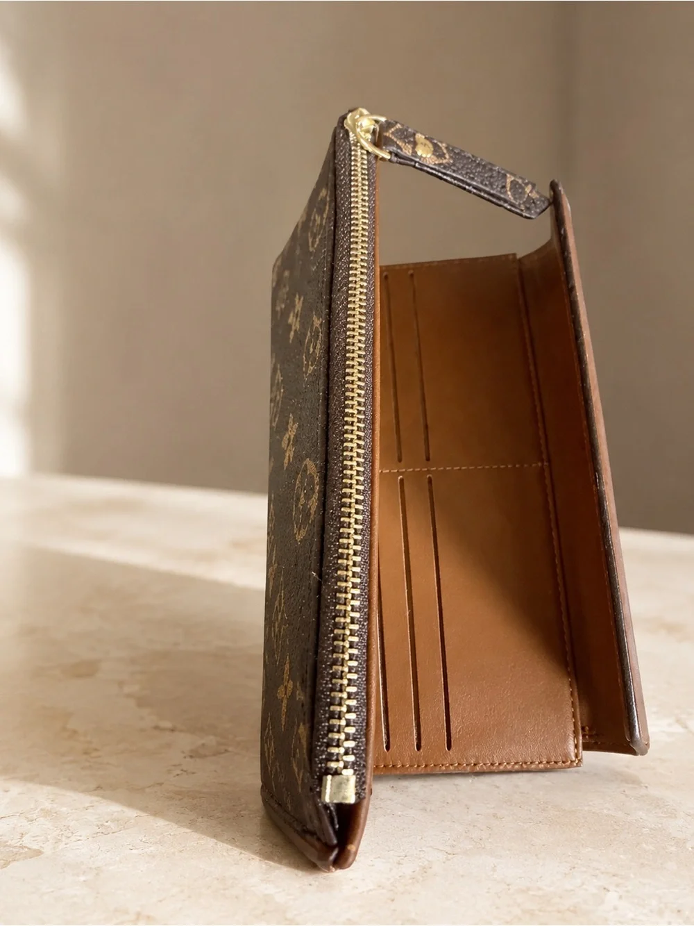 Brown Magnetic Bifold Wallet with Zipper